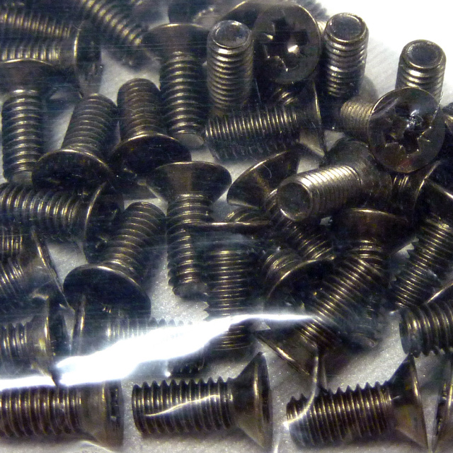 M4x10 Pozidriv Flat Head Steel Machine Screw